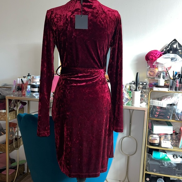 Long sleeve faux velvet midi dress - Picture 4 of 4
